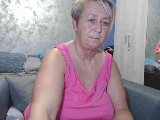 LovePinkLilli webcam