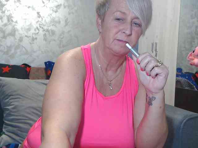 LovePinkLilli webcam