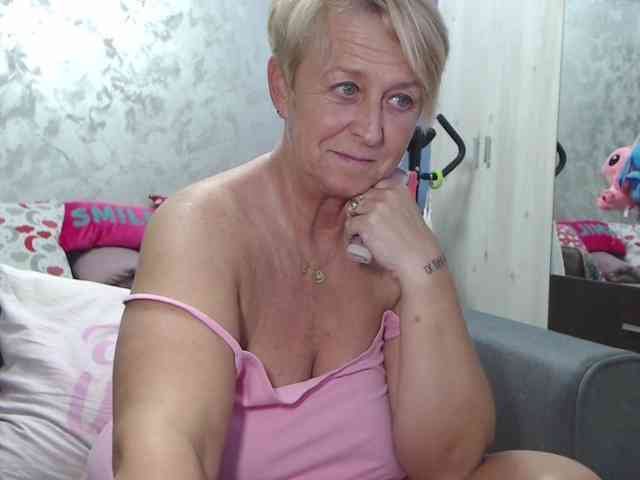 LovePinkLilli webcam