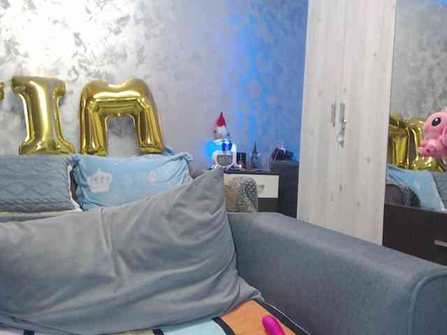 LovePinkLilli webcam