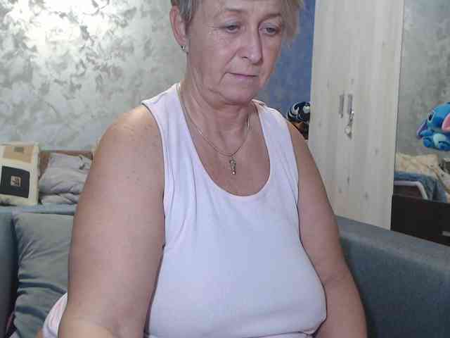 LovePinkLilli webcam