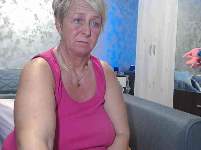 LovePinkLilli webcam