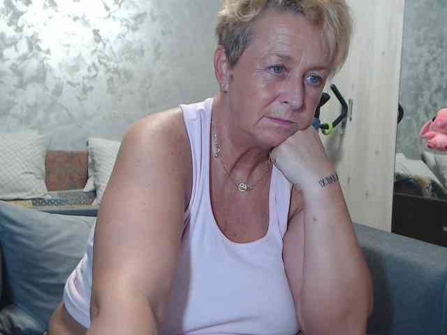 LovePinkLilli webcam