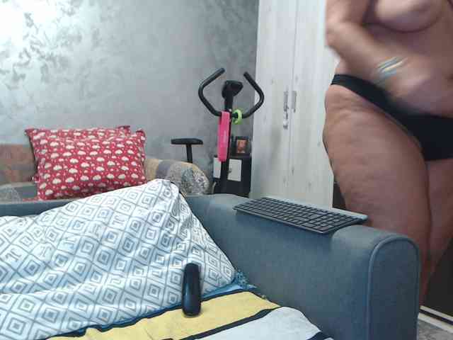 LovePinkLilli webcam