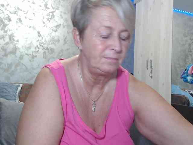 LovePinkLilli webcam