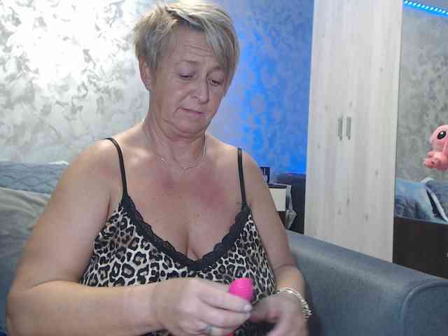 LovePinkLilli webcam