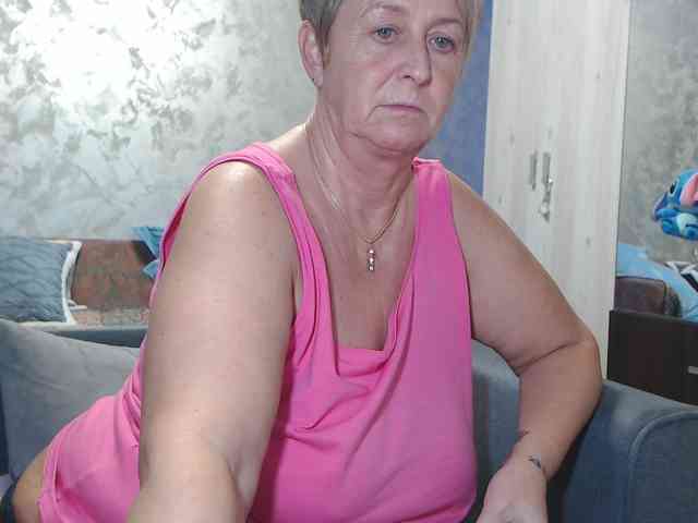 LovePinkLilli webcam