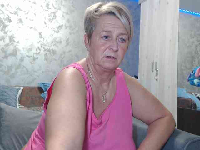 LovePinkLilli webcam