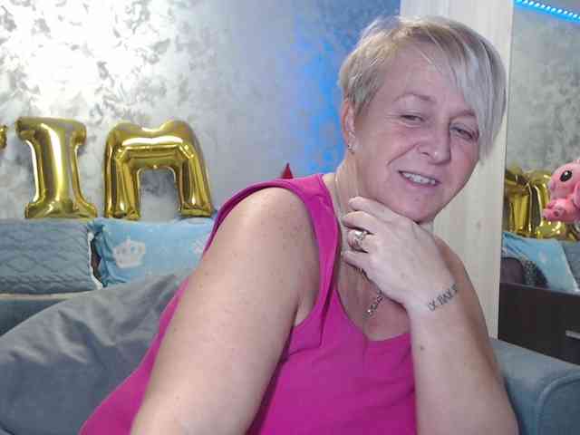 LovePinkLilli webcam