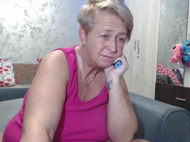 LovePinkLilli webcam