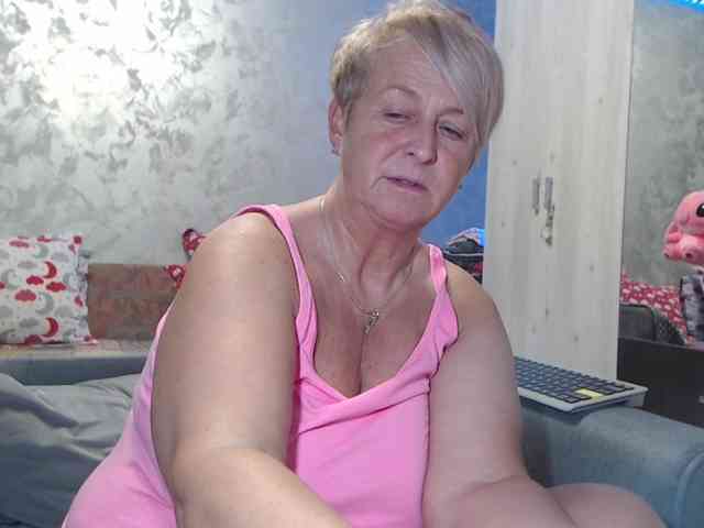 LovePinkLilli webcam