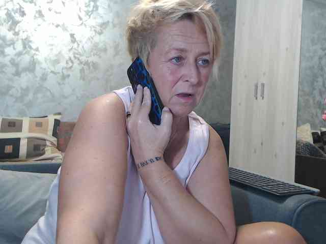 LovePinkLilli webcam