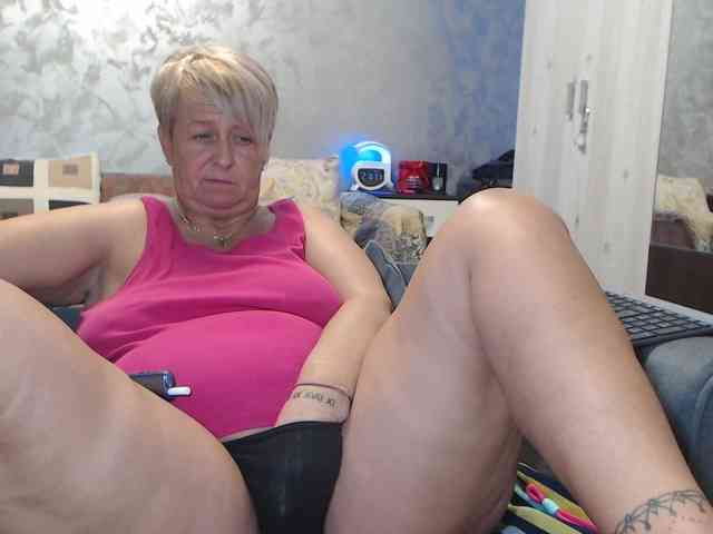 LovePinkLilli webcam