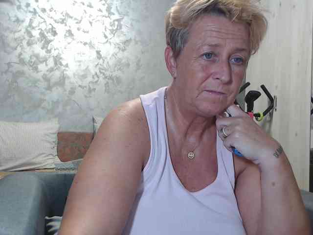 LovePinkLilli webcam