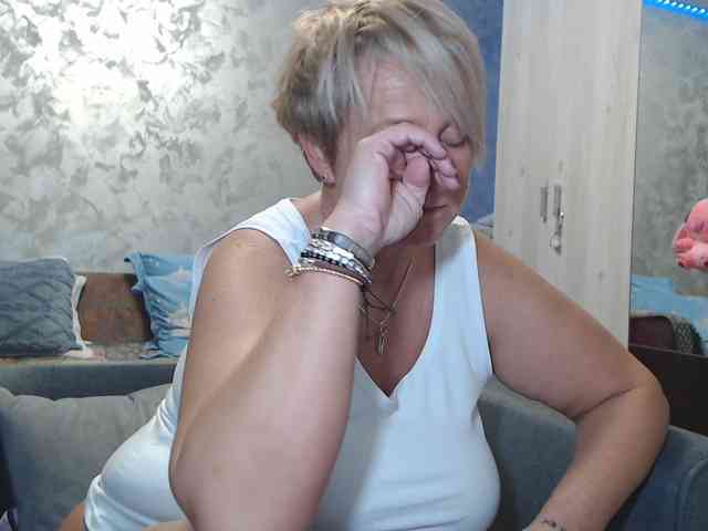 LovePinkLilli webcam