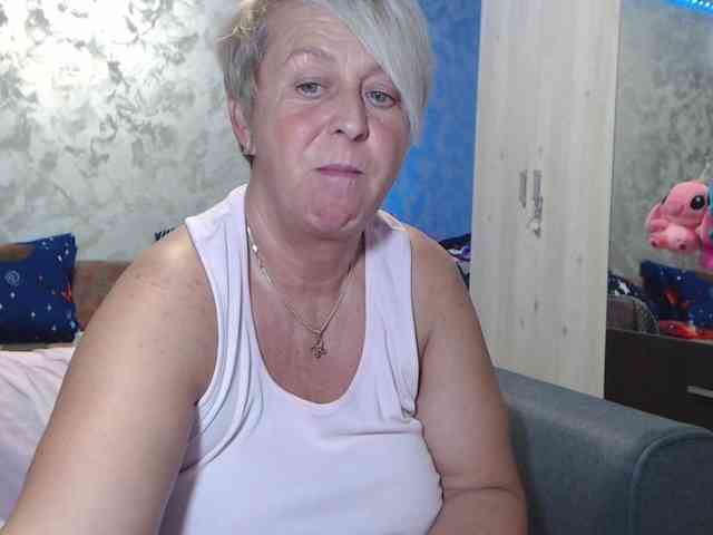 LovePinkLilli webcam