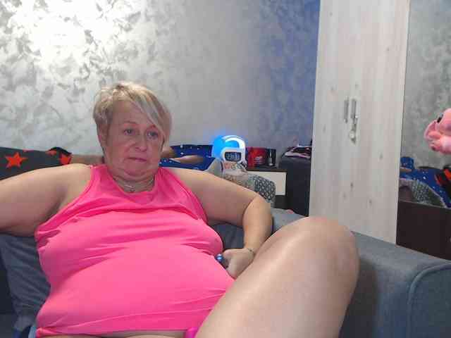 LovePinkLilli webcam