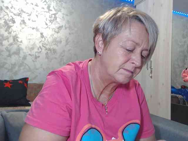 LovePinkLilli webcam