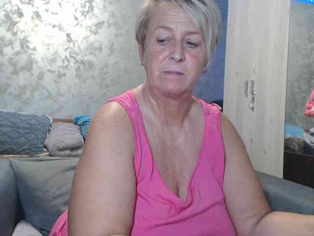 LovePinkLilli webcam