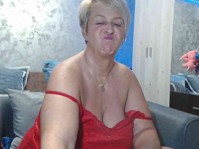 LovePinkLilli webcam