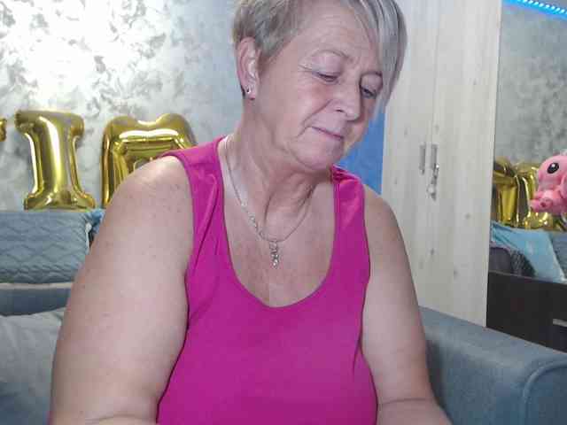 LovePinkLilli webcam