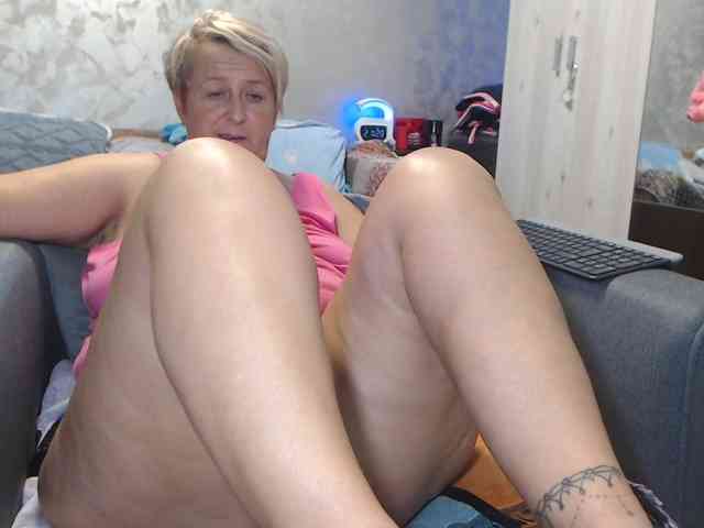 LovePinkLilli webcam