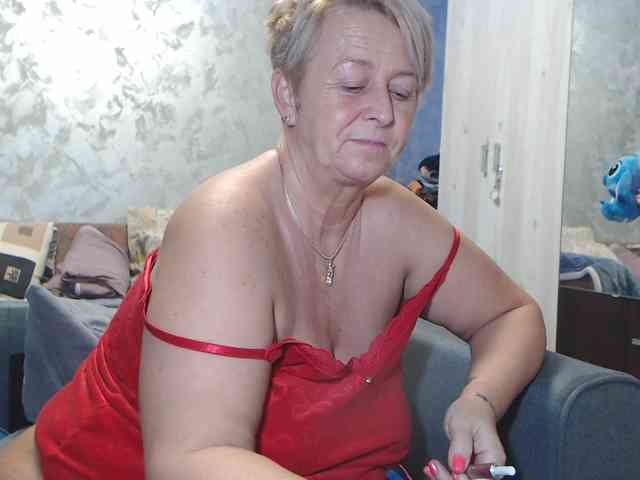 LovePinkLilli webcam