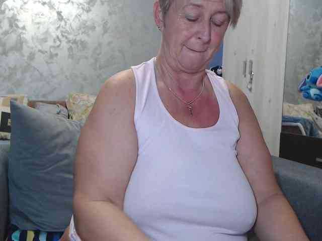 LovePinkLilli webcam