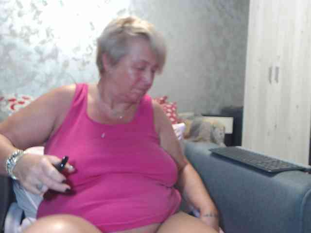 LovePinkLilli webcam