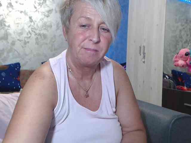 LovePinkLilli webcam