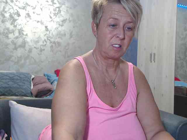 LovePinkLilli webcam