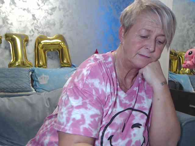 LovePinkLilli webcam