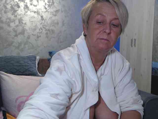 LovePinkLilli webcam