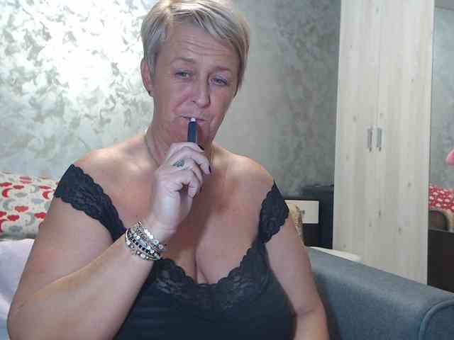 LovePinkLilli webcam