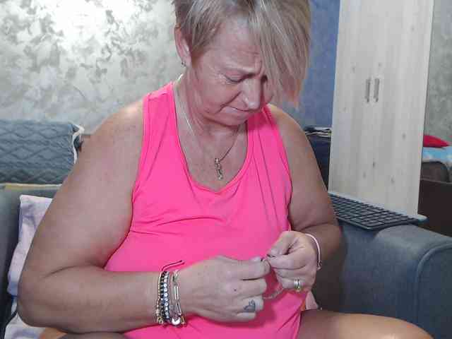 LovePinkLilli webcam