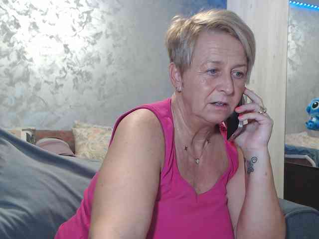 LovePinkLilli webcam