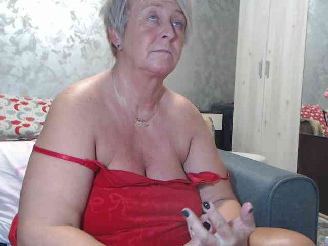 LovePinkLilli webcam