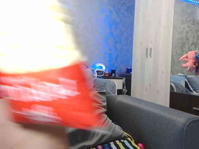 LovePinkLilli webcam