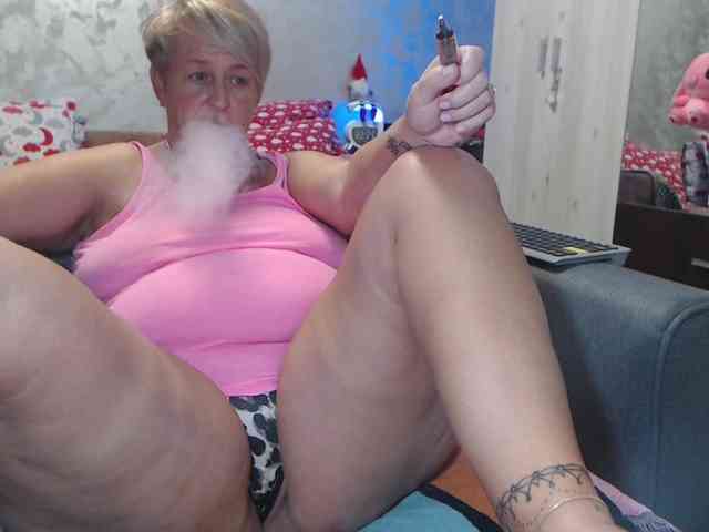 LovePinkLilli webcam