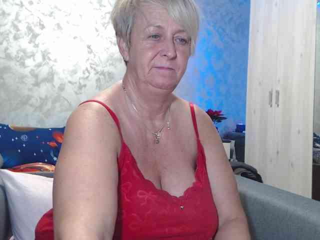 LovePinkLilli webcam