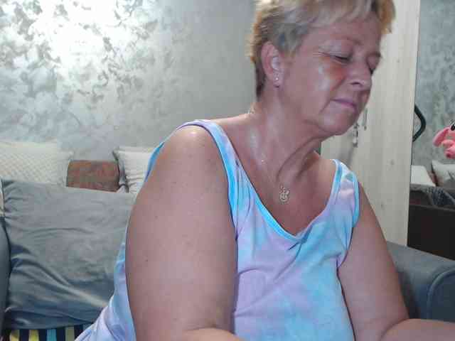 LovePinkLilli webcam
