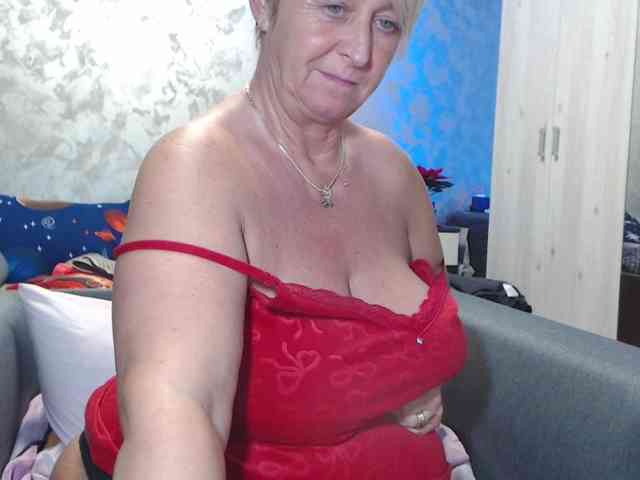 LovePinkLilli webcam