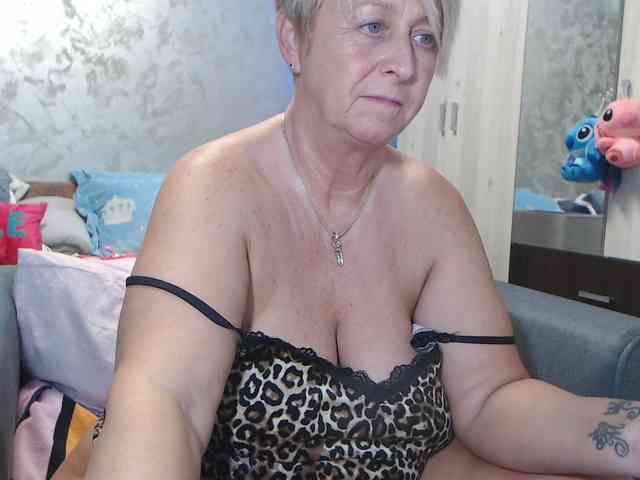 LovePinkLilli webcam