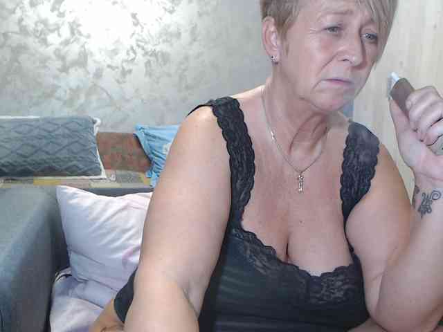 LovePinkLilli webcam