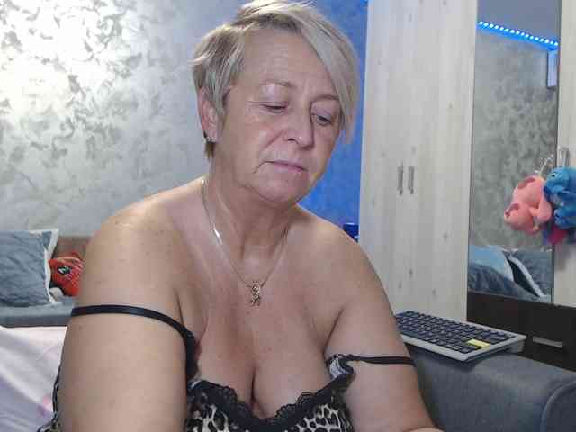 LovePinkLilli webcam