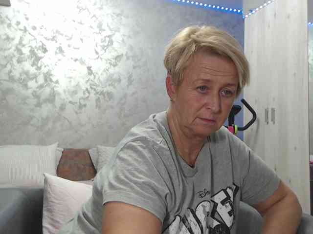 LovePinkLilli webcam