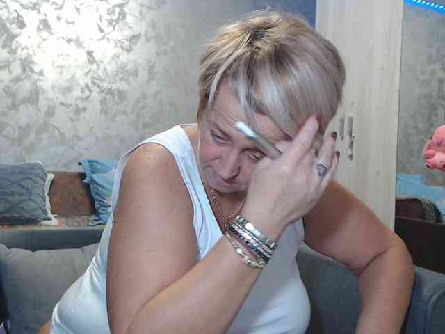 LovePinkLilli webcam