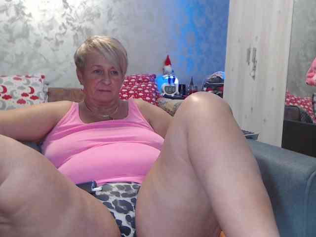 LovePinkLilli webcam