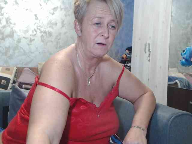 LovePinkLilli webcam