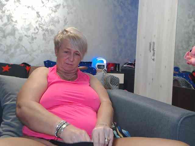 LovePinkLilli webcam